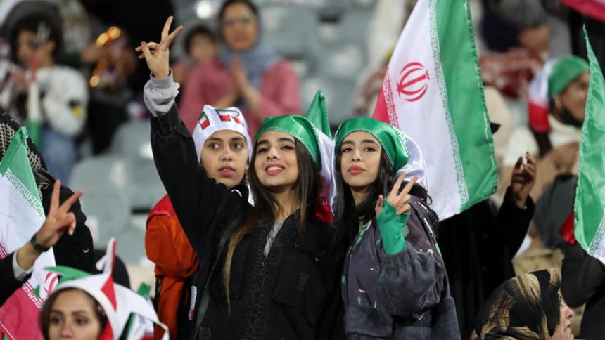 Mulheres poderão assistir a jogos de futebol masculino no Irã