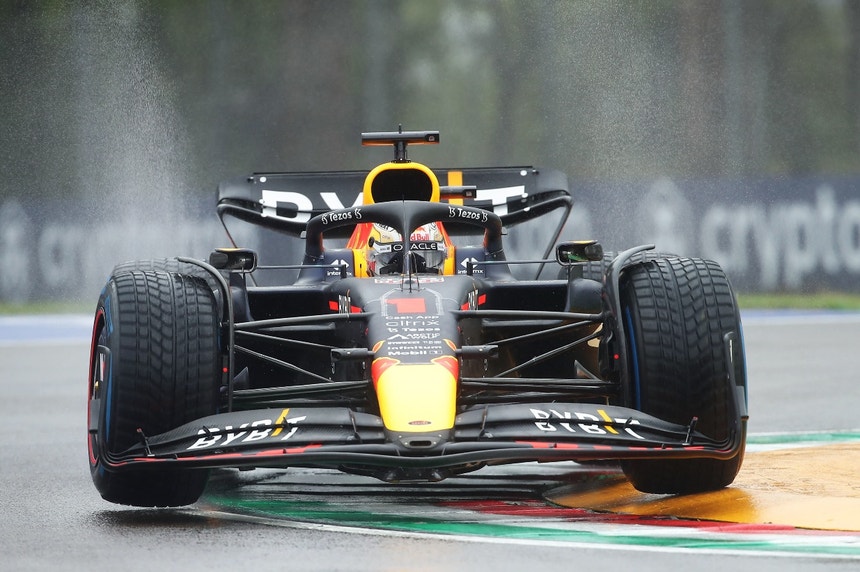 Max Verstappen bate Leclerc e vence corrida sprint em Imola