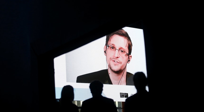 Edward Snowden mudou-se para a Rússia onde atualmente vive com a sua mulher

