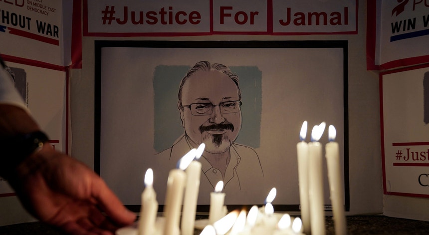 O jornalista saudita Jamal Khashoggi foi assassinado em outubro de 2018 no consulado saudita de Istambul. 
