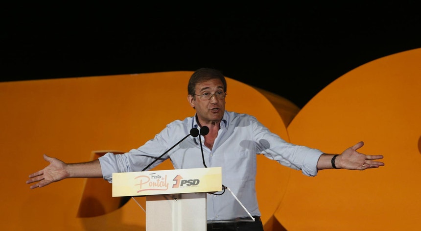 O presidente do PSD, Pedro Passos Coelho, discursa durante a festa anual do PSD no Algarve no Pontal, Quarteira, 13 de agosto de 2017. 
