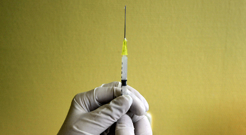 Entre os tweets analisados, encontraram várias contas que utilizavam a hashtag #VaccinateUS para espalhar informação falsa sobre as vacinas
