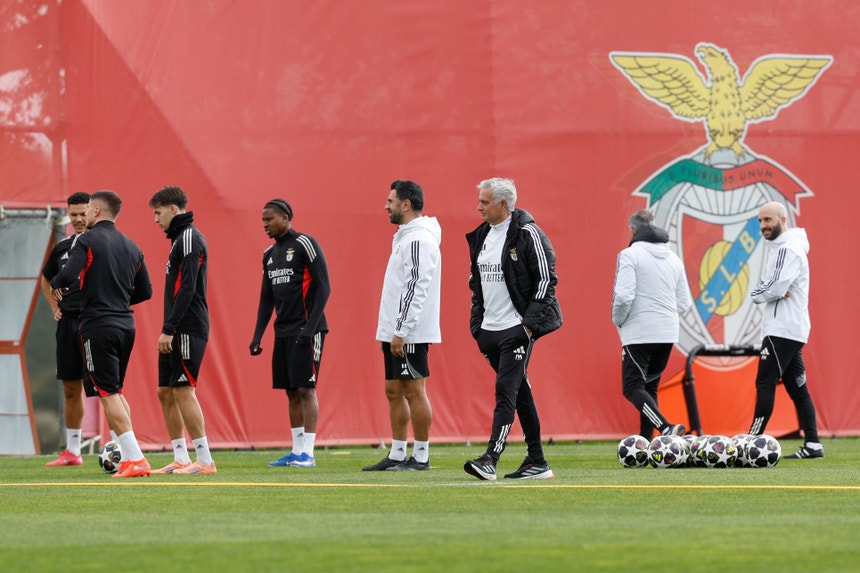 Imagem de Mourinho diz que tem sido difícil gerir a equipa após duelo com Real Madrid