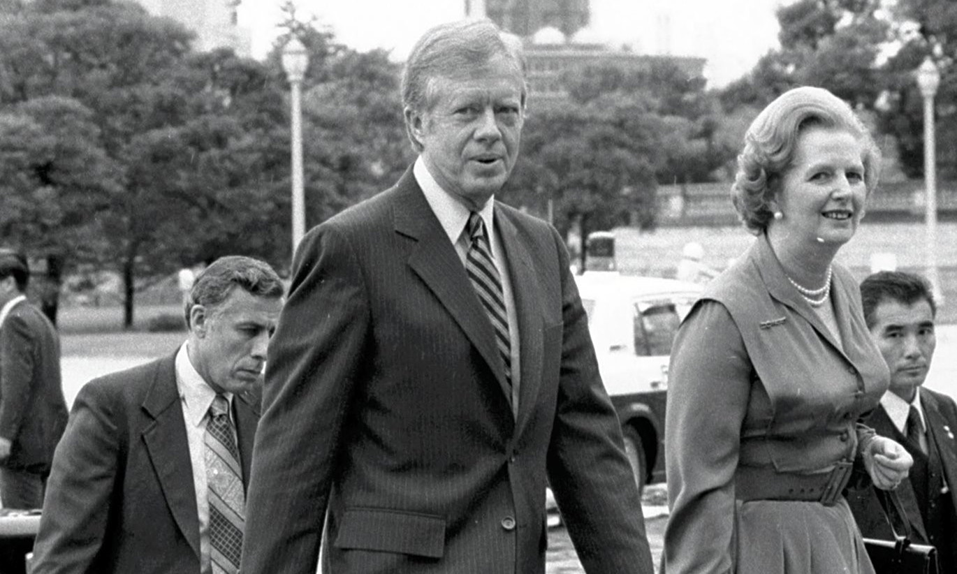  Jimmy Carter, o presidente dos EUA, e Margaret Thatcher, a primeira-ministra do Reino Unido, chegam &agrave; State Guest House Akasaka Palace em T&oacute;quio, Jap&atilde;o, a 29 de junho de 1979, para participar do segundo dia da Cimeira dos G7 | Yomiuri Shimbun via AFP 