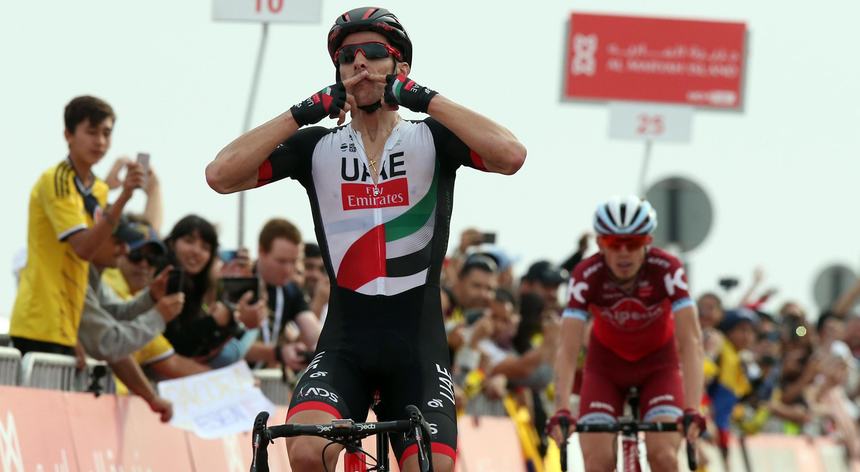 Rui Costa festeja a vitória na Volta a Abu Dhabi
