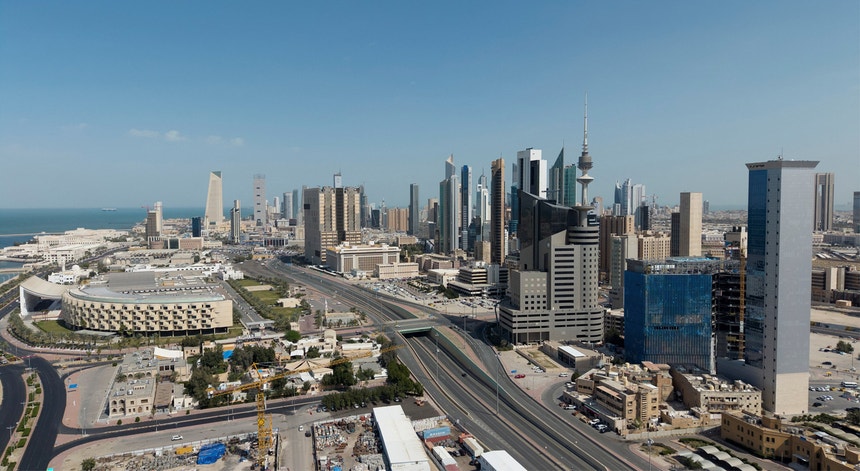 Imagem ilustrativa: Coluna de fumo no topo da embaixada dos Estados Unidos no Kuwait