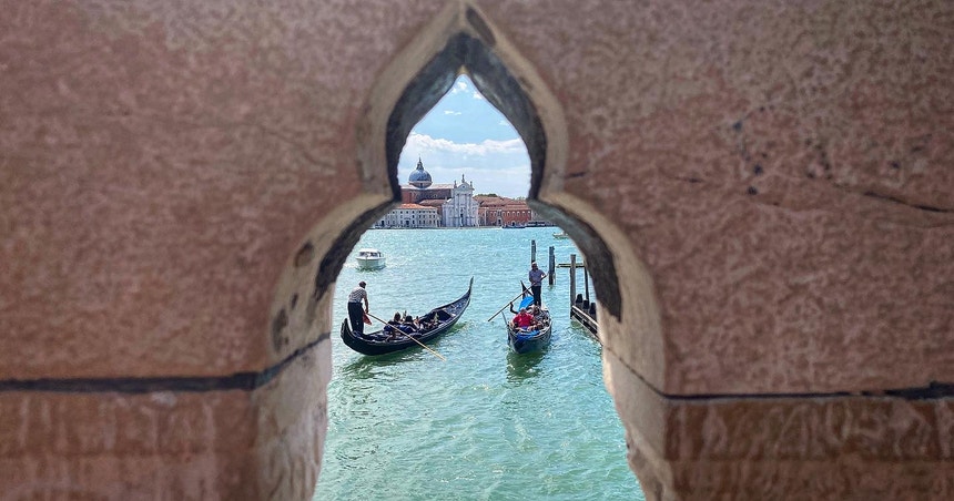 Imagem ilustrativa: Júri  da Bienal de Veneza demite-se em bloco após admissão da participação da R