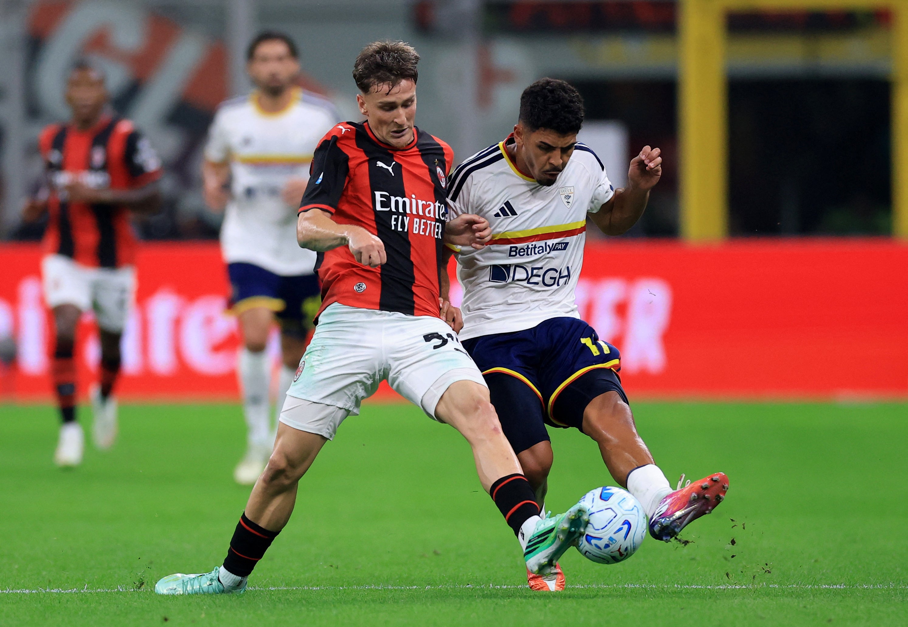 Alexis Saelemaekers é baixa prolongada no AC Milan de Ruben Amorim