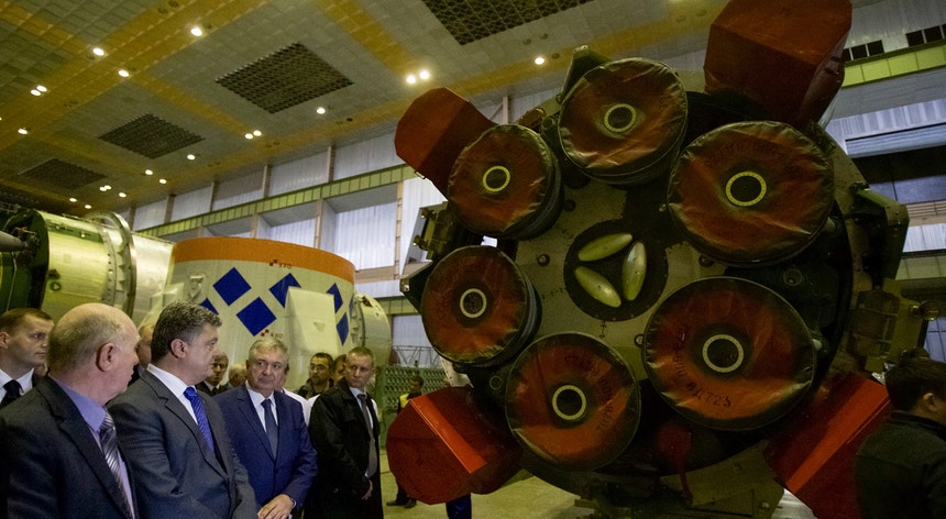 Poroshenko em visita a fábrica, em 2014

