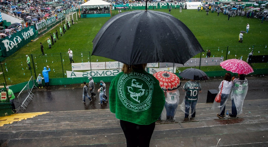 O mundo do futebol chora a perda da equipa da Chapecoense
