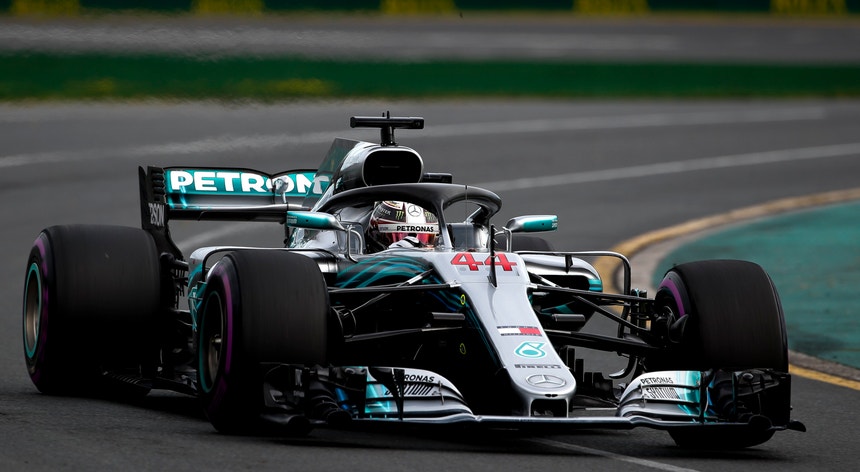 Hamilton faz 7ª pole na Austrália
