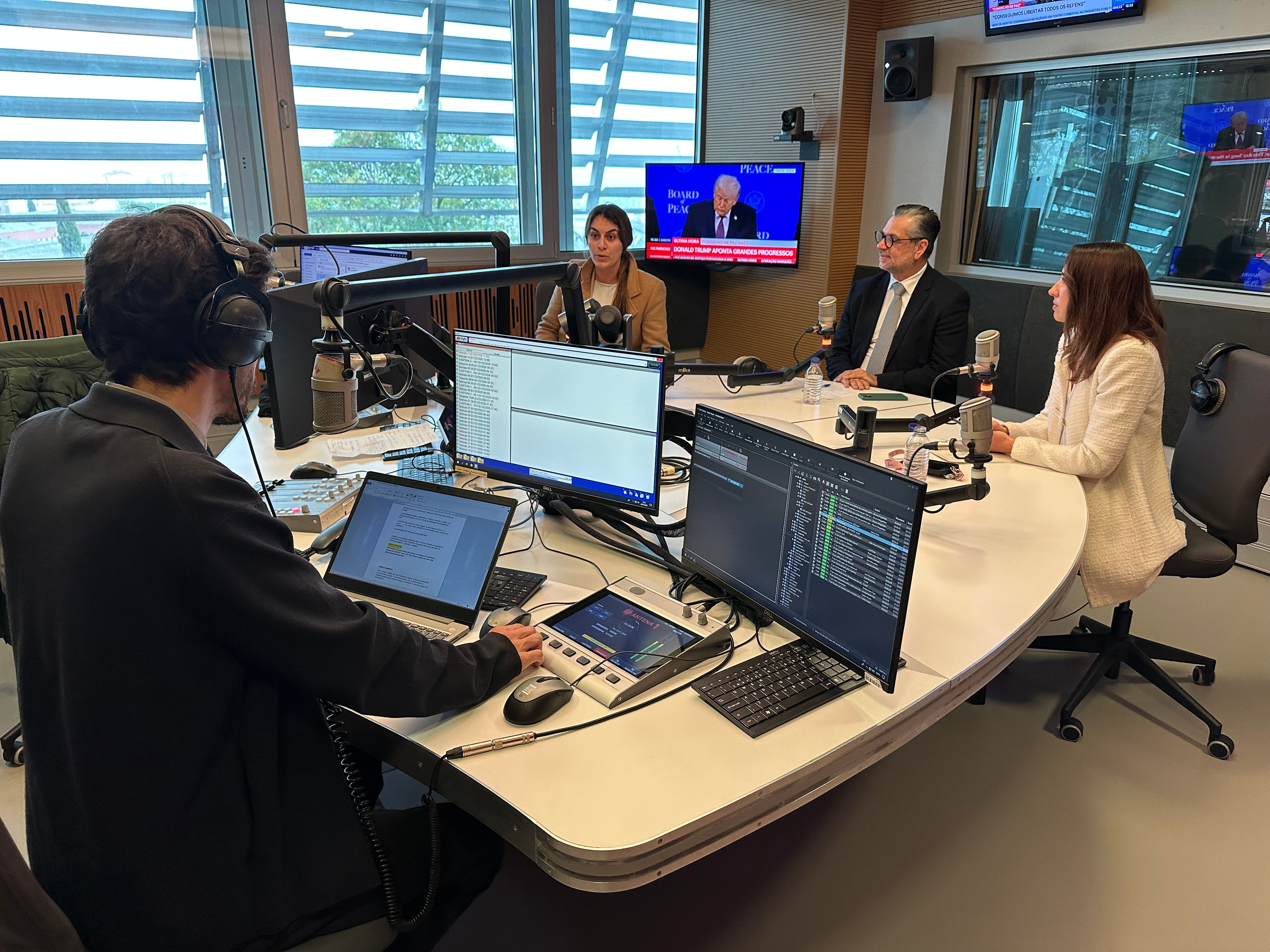 Imagem de Chega critica Montenegro 