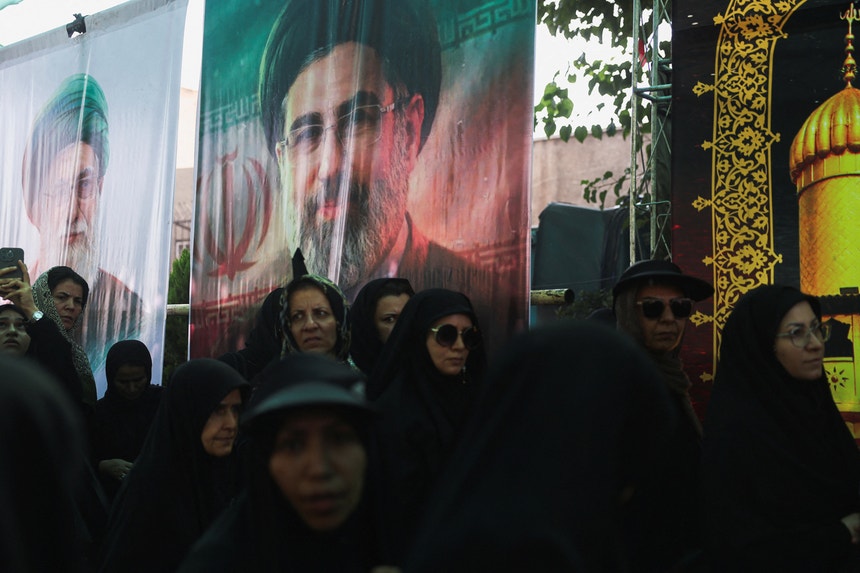 Imagem de Primeiras imagens do ayatollah desde fevereiro. Presidente Pezeshkian analisa guerra com Mojtaba Khamenei
