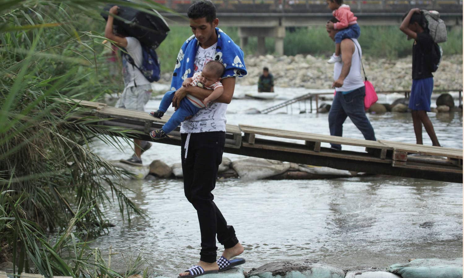 Associa��o de M�dicos Luso-Venezuelanos sem verbas para ajudar portugueses