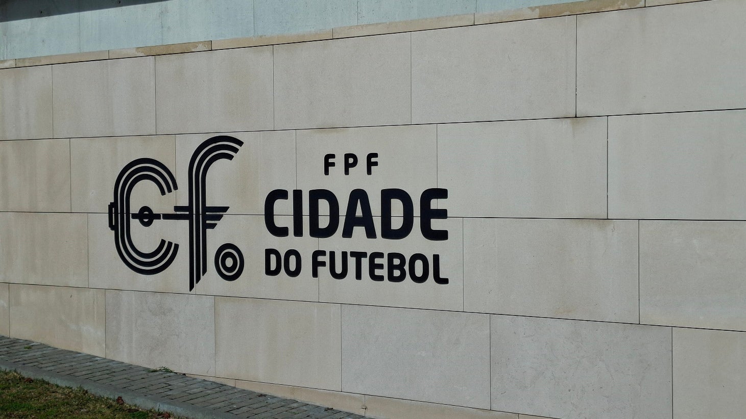Campanha `Stop à Violência` promovida em mensagem nas competições de FPF e Liga