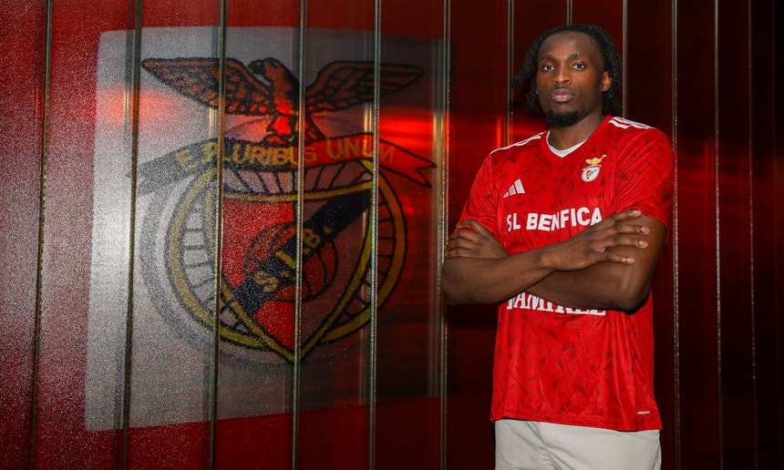 Poste Okechukwu Okeke reforça basquetebol do Benfica