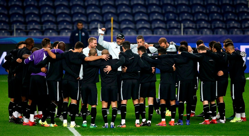 O FC Porto uniu-se para enfrentar um desafio de crucial importância para se apurar para os oitavos de final da "Champions"
