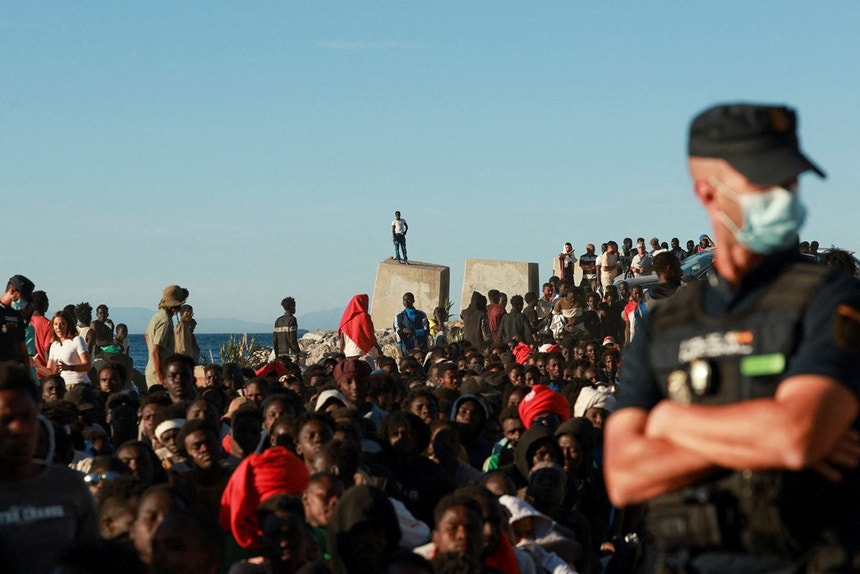 Ceuta acusa Marrocos de incentivar travessias em massa na fronteira