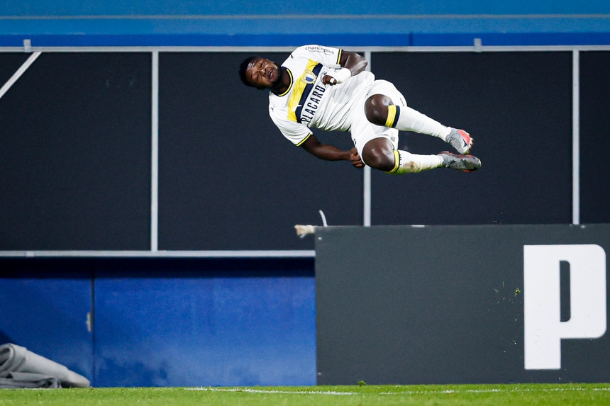 Imagem de Famalicão elimina Estoril da Taça com golo madrugador e ‘míssil’ de Bondo