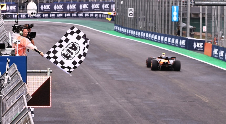 Imagem de Lando Norris vence corrida sprint no GP do Brasil e Piastri acaba no muro