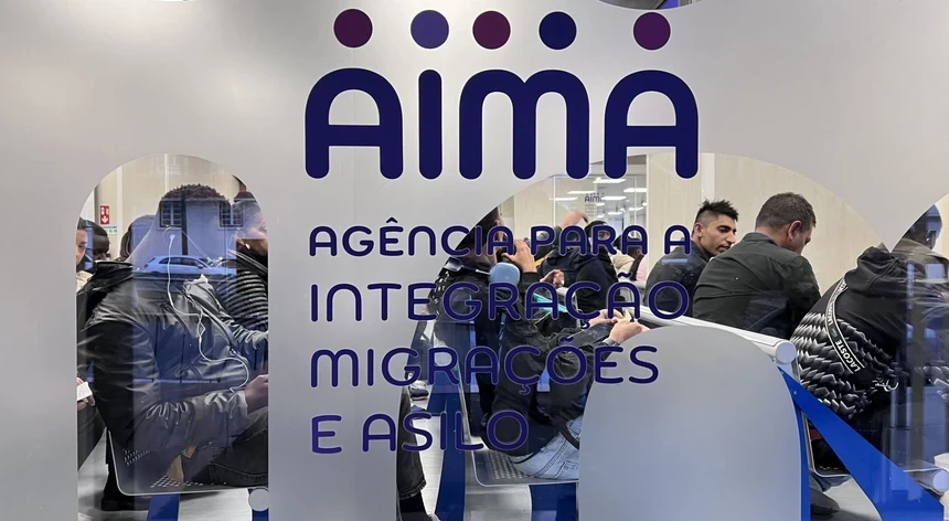 Imagem de Greve de mediadores culturais da AIMA leva trabalhadores à sede do Governo