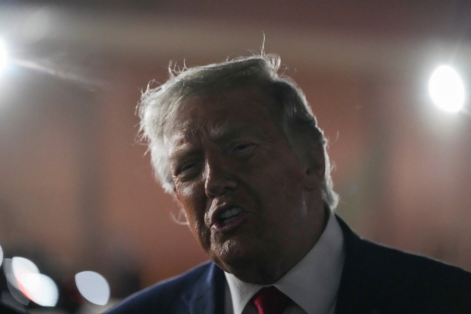Trump ameaça com retaliação após abate de helicópt