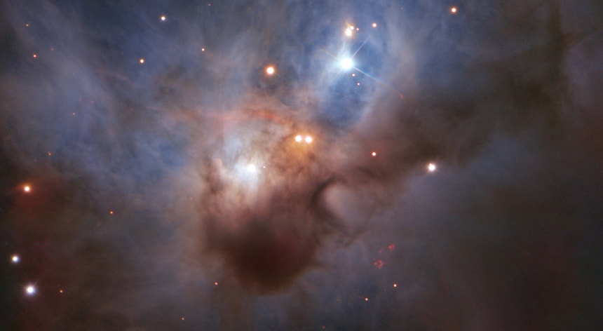 Esta peculiar nebulosa de refleção encontra-se na constelação de Orion
