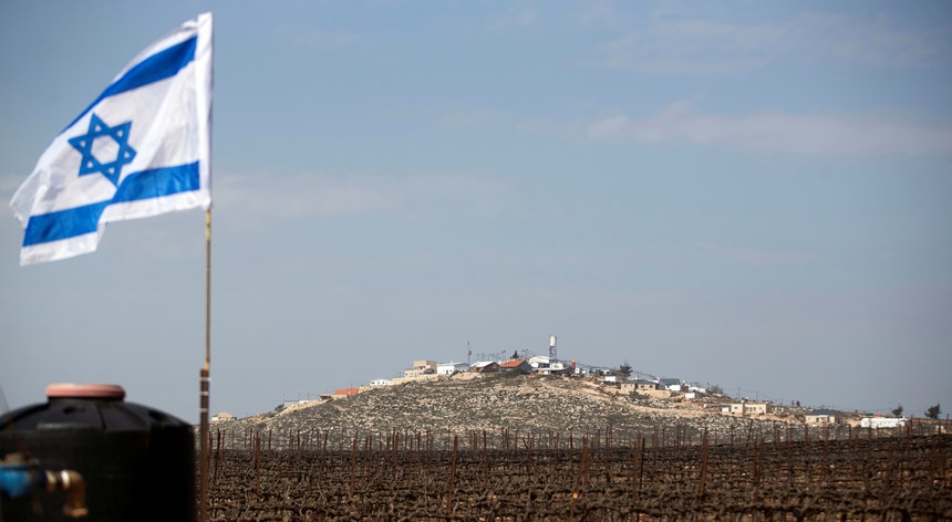 Caso Israel construa na zona situada entre o colonato de Maalé Adoumim e Jerusalém, a Cisjordânia será ocupada em duas partes, o que poderá vir a “impedir a criação de um Estado palestiniano”
