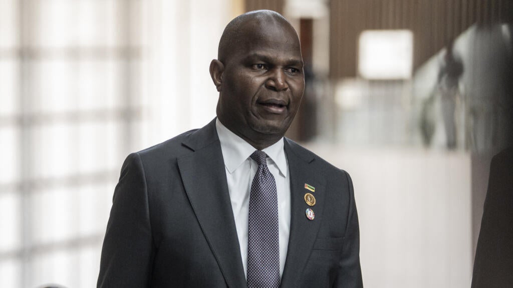 PR moçambicano parte para a China com financiamento na agenda da visita de Estado