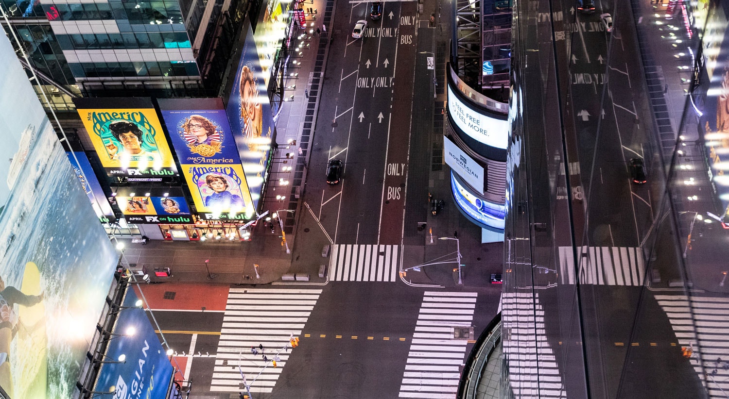  Times Square, a grande avenida de Nova Iorque vazia / Jeenah Moon - Reuters 