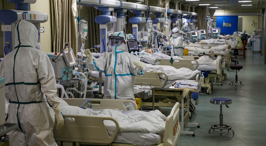 Unidade de Cuidados Intensivos no Hospital em Wuhan, em 2020
