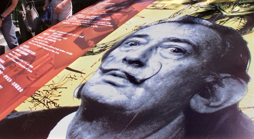 Bigode de Salvador Dalí continua a apontar para as dez horas e dez