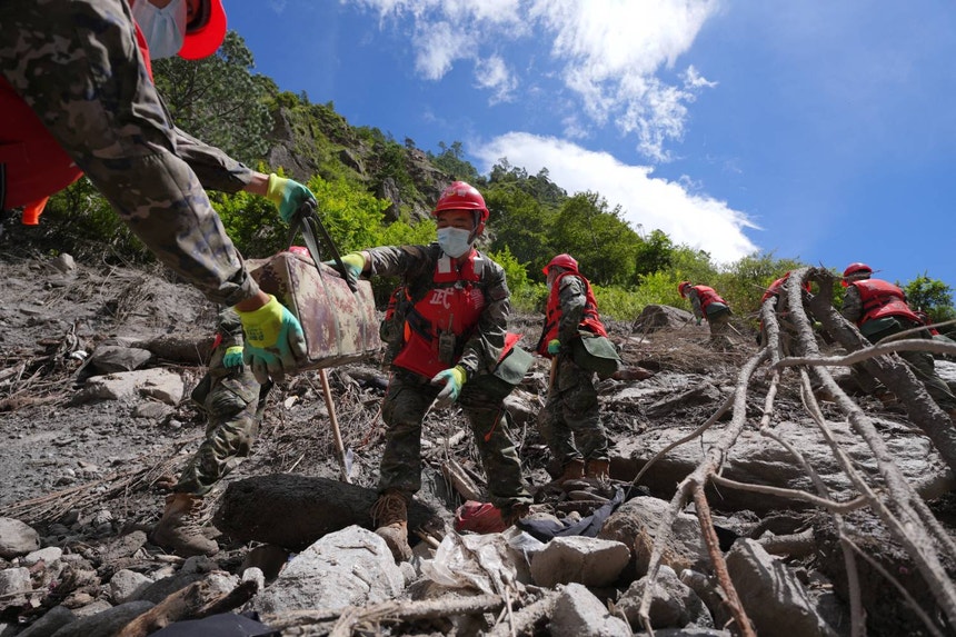 Imagem de Operações de resgate retomadas no Nepal e no Tibete após breve suspensão