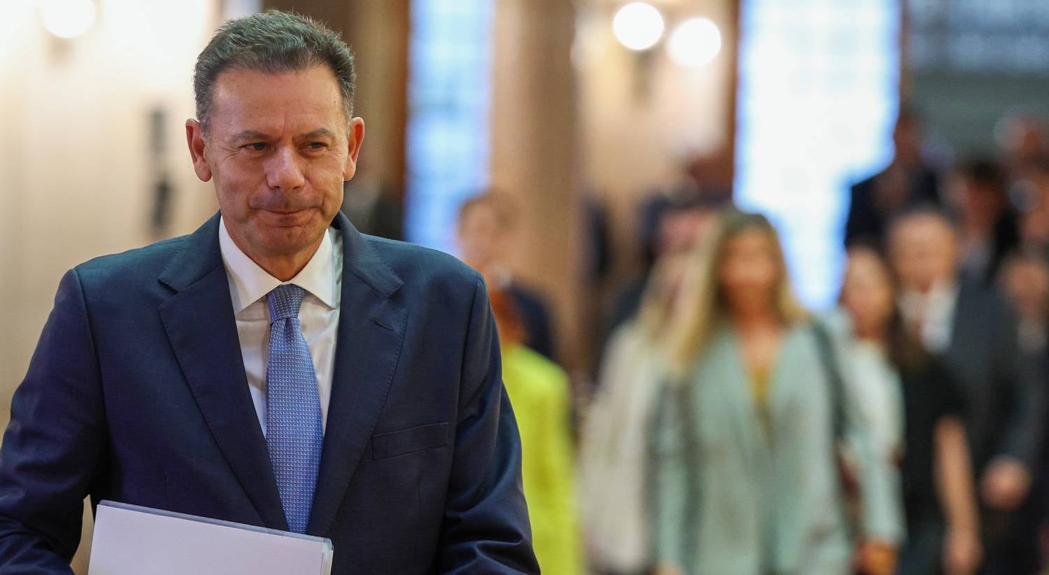 Primeiro-ministro anuncia suplemento para pensionistas e al�vio do IRS at� sexto escal�o