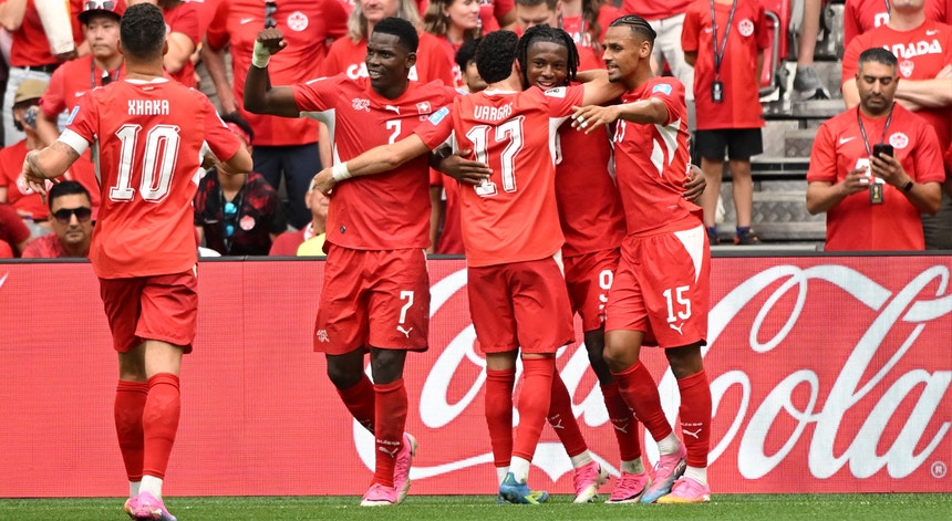 Suíça derrota Canadá e vence Grupo B