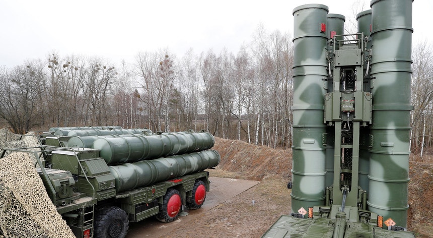 Washington diz que a aquisição do sistema de mísseis não é compatível com a rede de defesa da NATO
