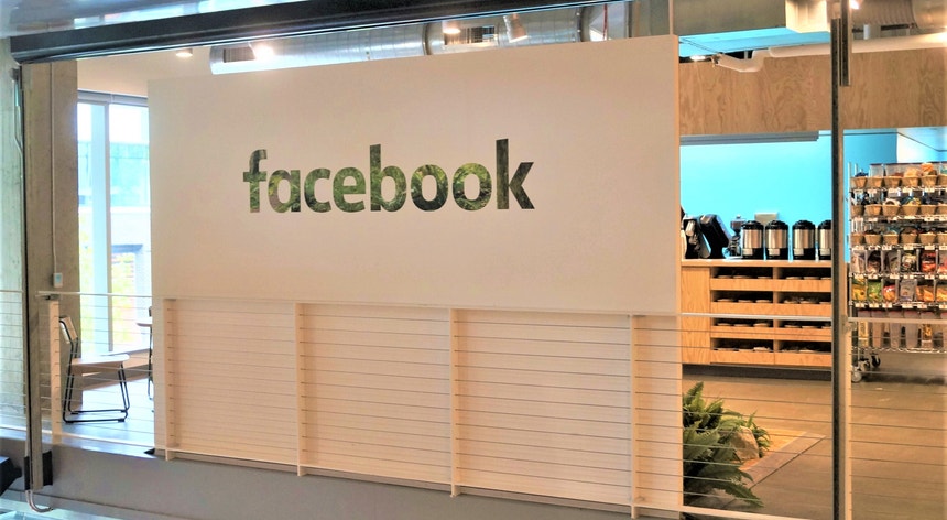A Facebook compromete-se a expandir políticas contra assédio de figuras públicas
