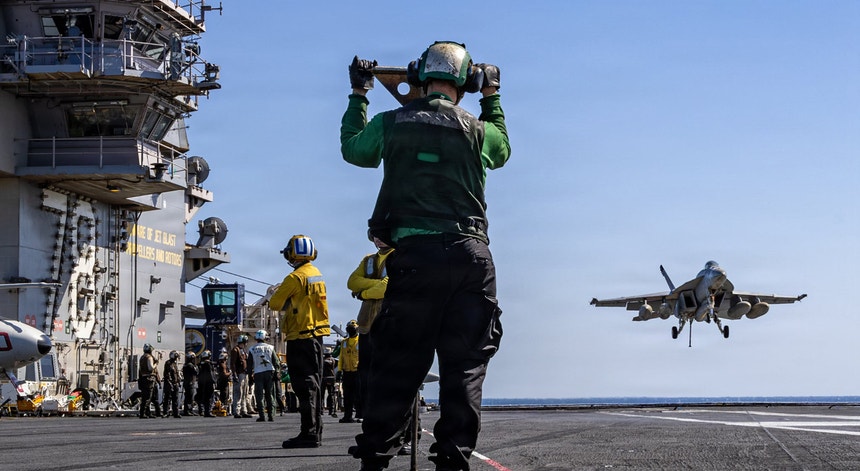 Mais de dois mil marines rumam ao Médio Oriente. Ilha de Kharg pode ser ocupada para reabrir Ormuz