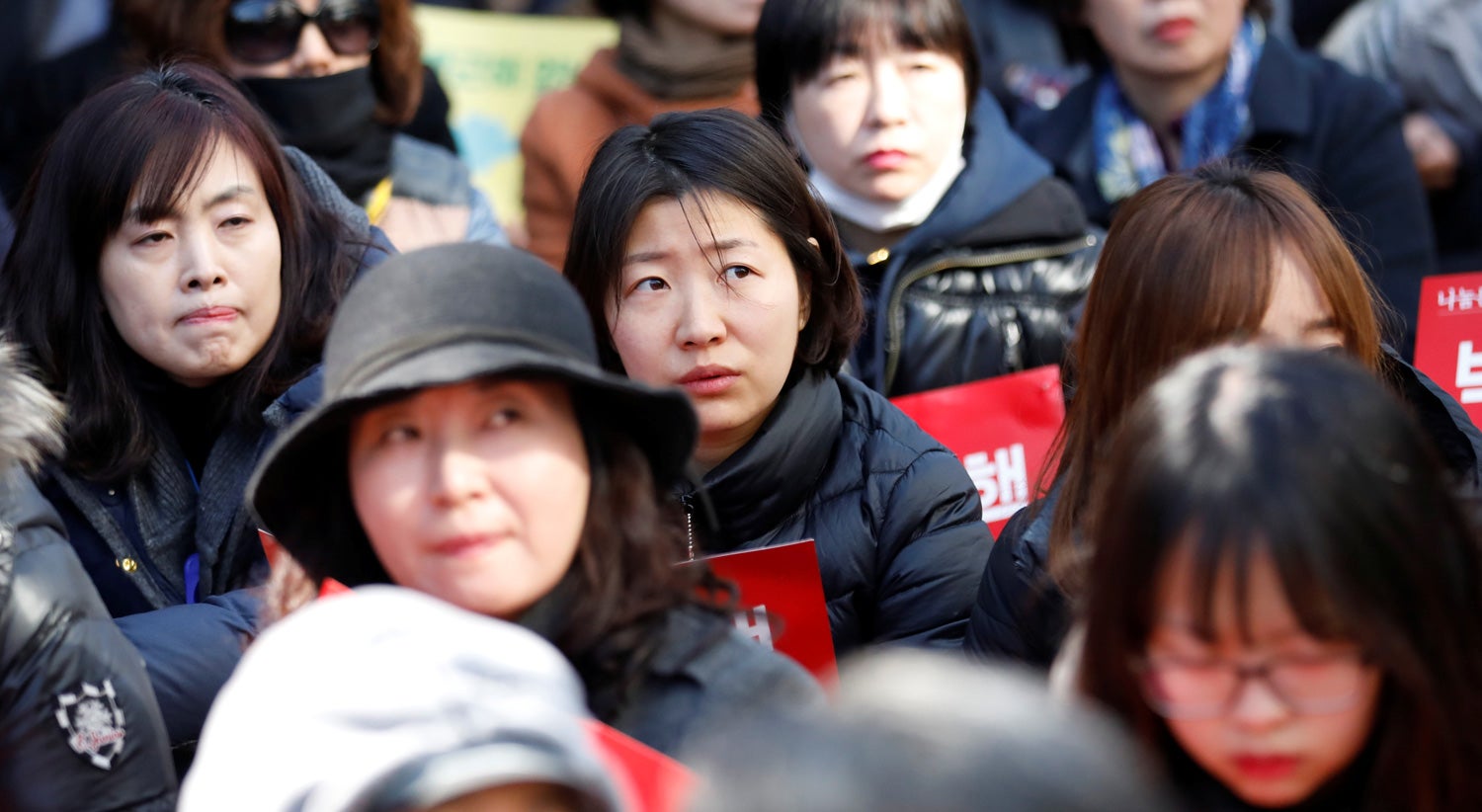 Milhares juntaram-se nas ruas da Coreia do Sul a ouvir o veredito do Tribunal Constitucional sobre a destitui&ccedil;&atilde;o da Presidente Park Geun-Hey Foto: Reuters