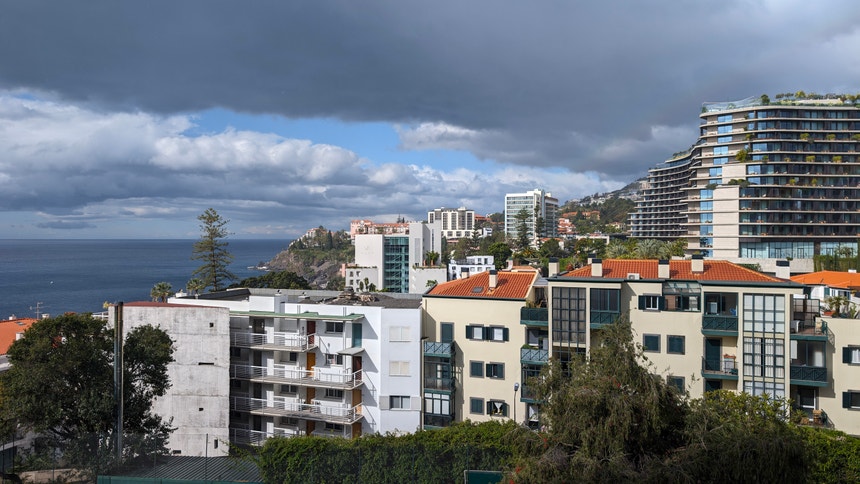 Imagem de Procedimento criminal contra bombeiro que agrediu mulher na Madeira suspenso