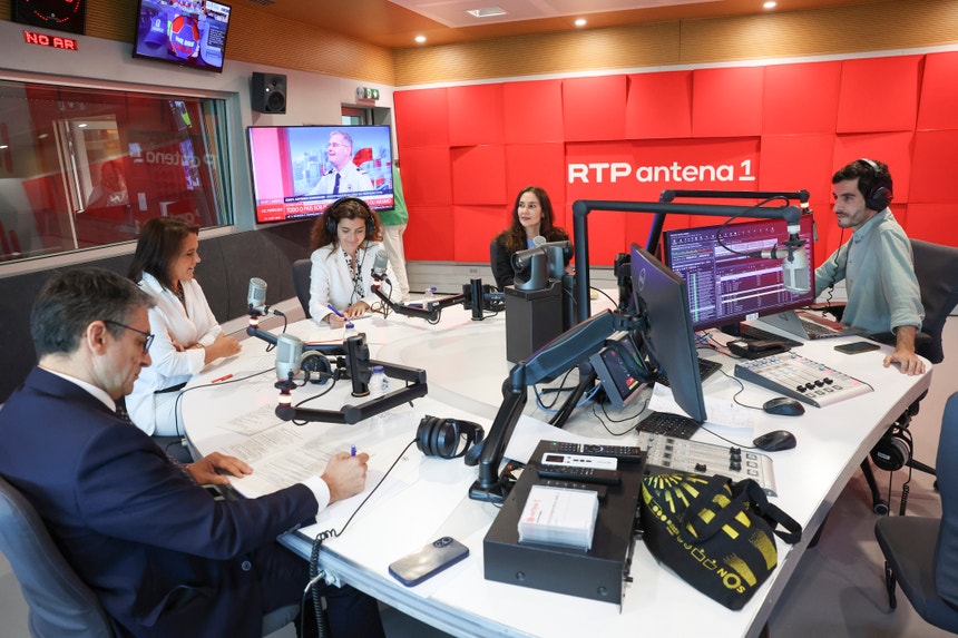 Imagem ilustrativa: Exames nacionais. Oposição fala em "caos", PSD pede "confiança" no ministro da