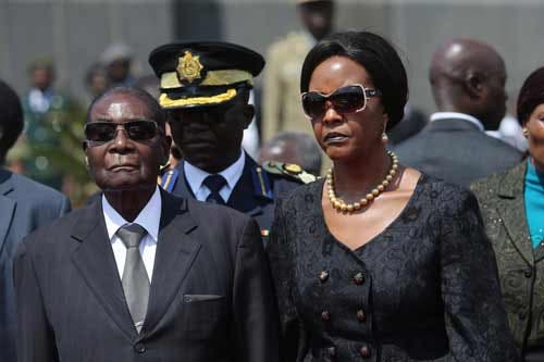 Robert Mugabe e a mulher, Grace, em agosto de 2017 Fonte: EPA