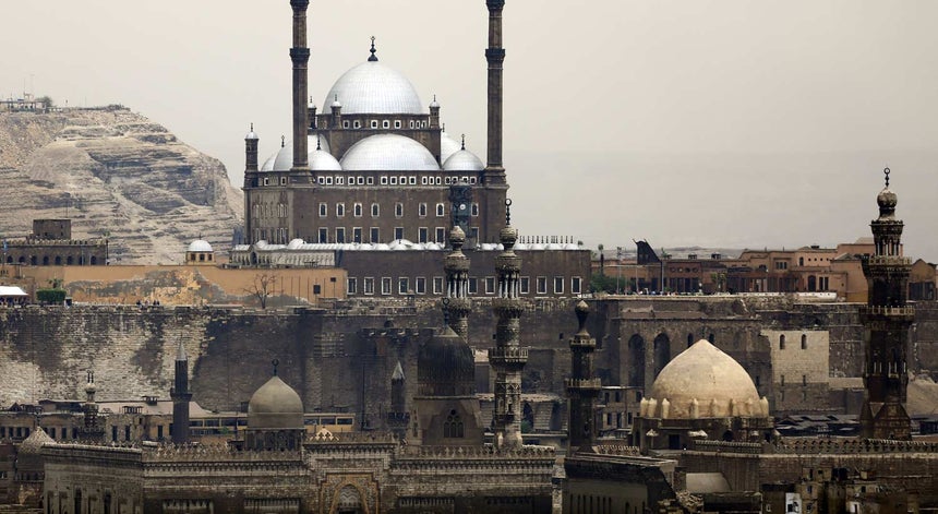Atentado em mesquita no Egito faz dezenas de mortos