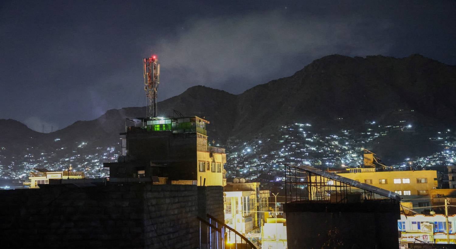 Pelo menos 400 mortos em ataque a hospital de Cabul atribuído ao Paquistão