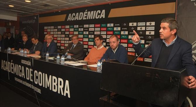 O Organismo Autónomo de Futebol da Académica recusou a passagem do clube a Sociedade Anónima Desportiva
