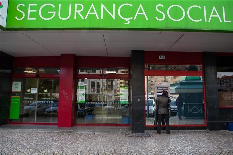 O pagamento da Taxa Social Única por parte das empresas tem a data de pagamento suspensa
