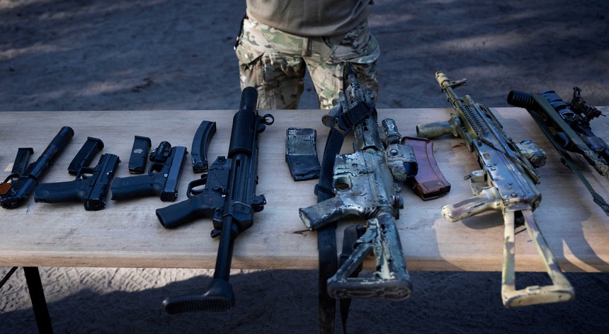 EUA retiram pessoal e enviam 91 toneladas de armas à Ucrânia