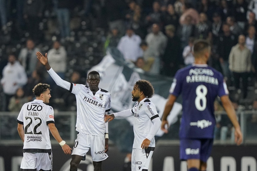 Imagem de FIFA impede Vitória de Guimarães de contratar jogadores por tempo indeterminado