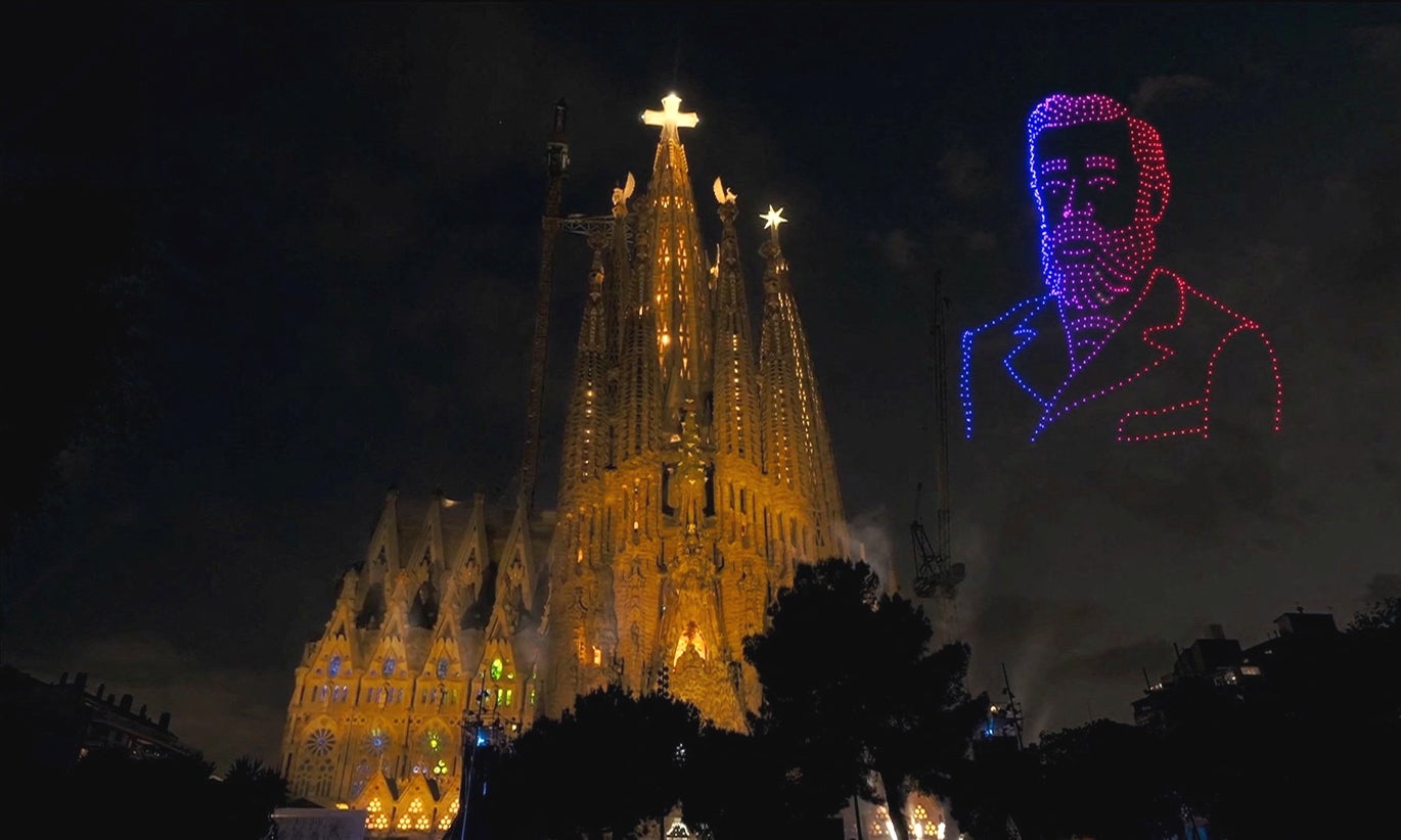 Antoni Gaud�. Inaugurada a Torre de Jesus Cristo da Bas�lica da Sagrada Fam�lia