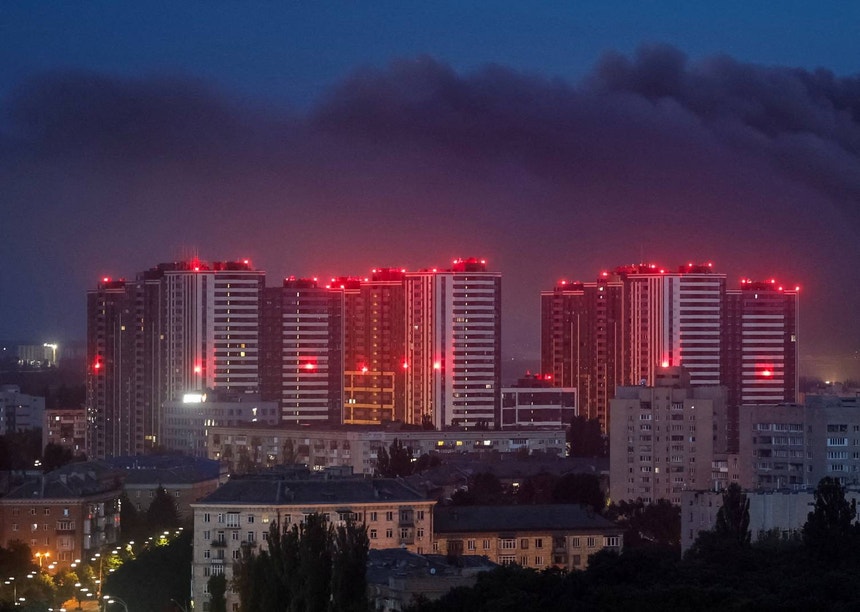 Imagem de Dez feridos após ataque russo com mísseis em Kiev